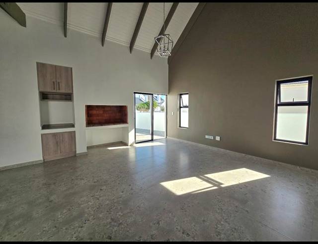 3 BEDROOM HOUSE FOR SALE IN BRITANNIA BAY